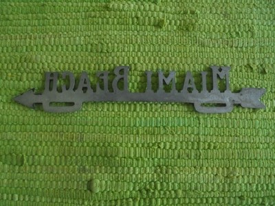 RARE Vintage Miami Beach LICENSE PLATE TOPPER Florida Souvenir Emblem Badge