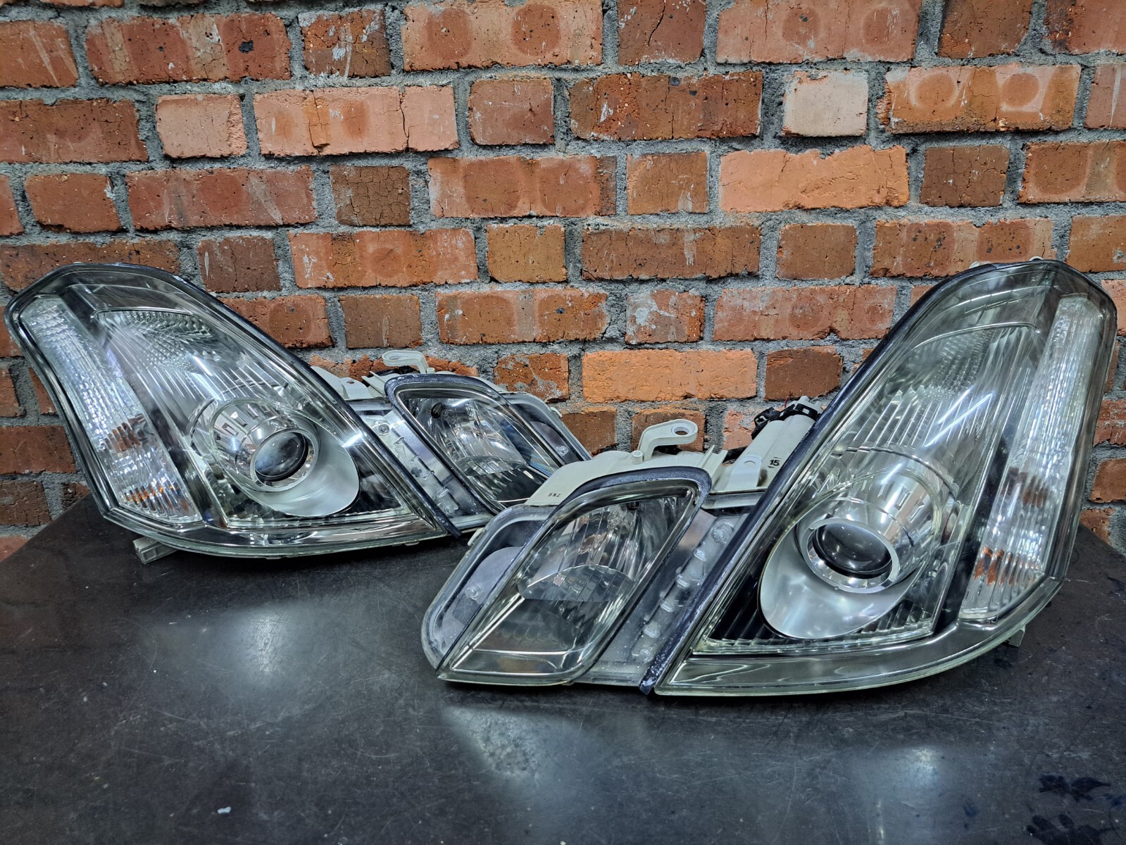 マーク2 ブリッド　GX110W HID ヘッドライト　右側　トヨタ 03 Toyota Mark 2 BLIT JZX110W GX110W HID Headlights Lights