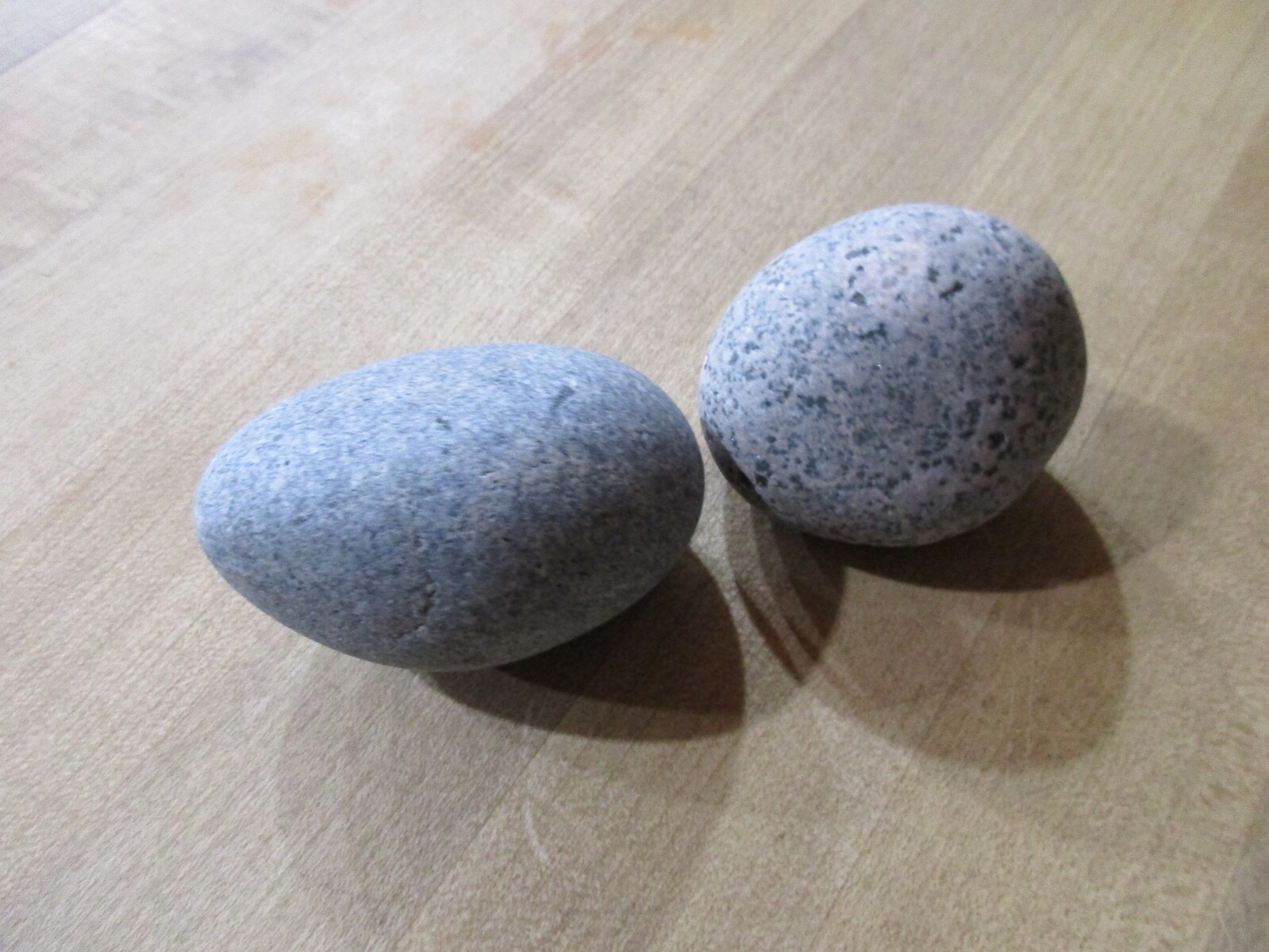 2 Yooperlite Lake Superior Rocks Stones  14.6 ounces Glows under UV light (46 )