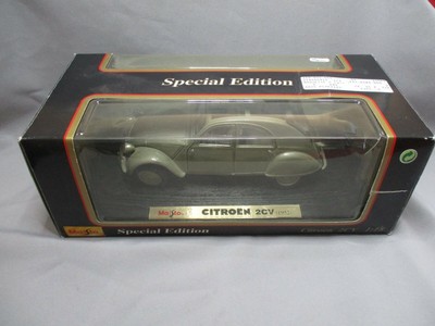 DV9710 MAISTO SPECIAL EDITION 1/18 CITROEN 2CV 1952 REF 31835BON ETAT