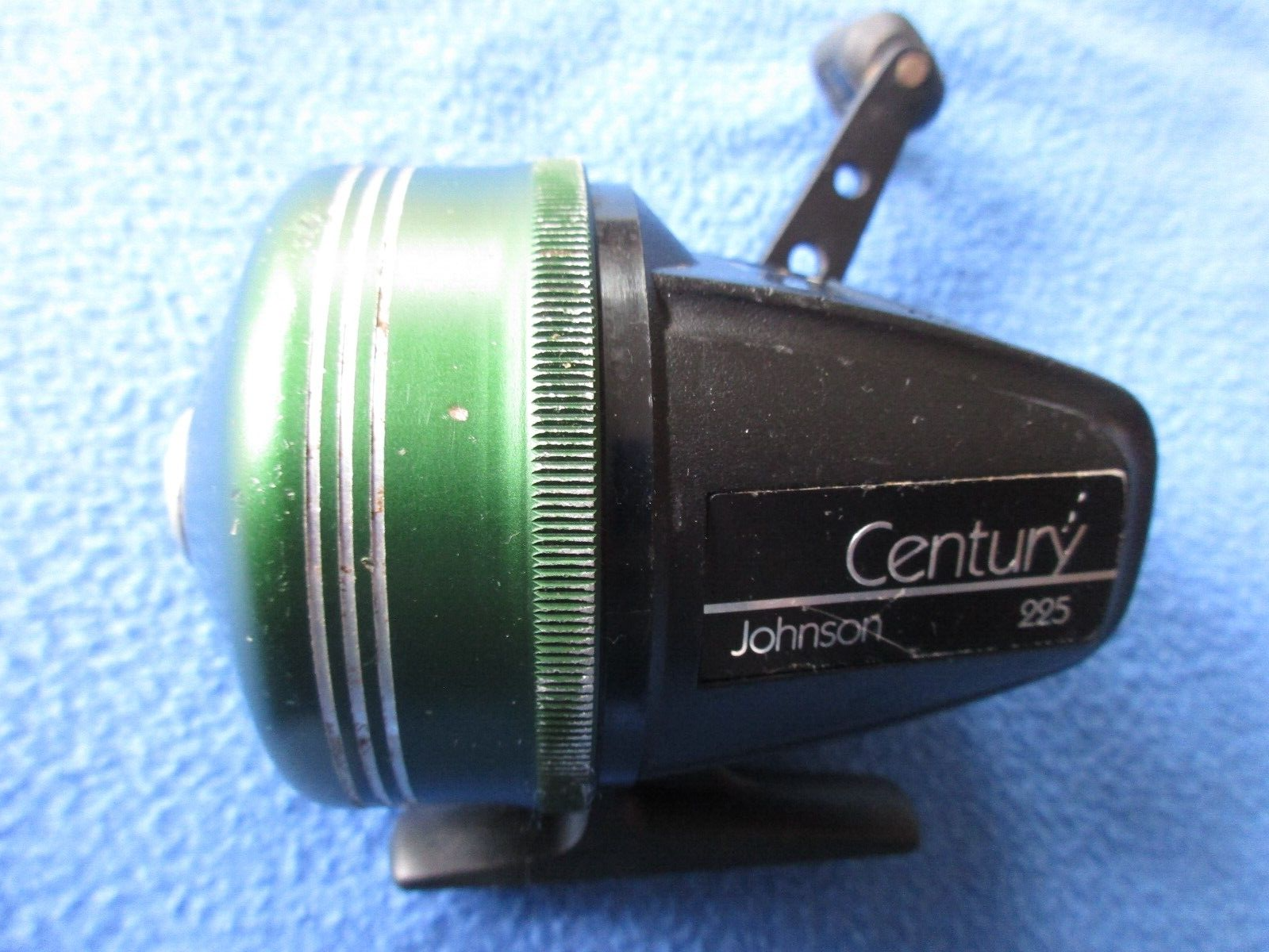 Vintage Johnson Century 225 Spin Cast Closed Face Fishing Reel