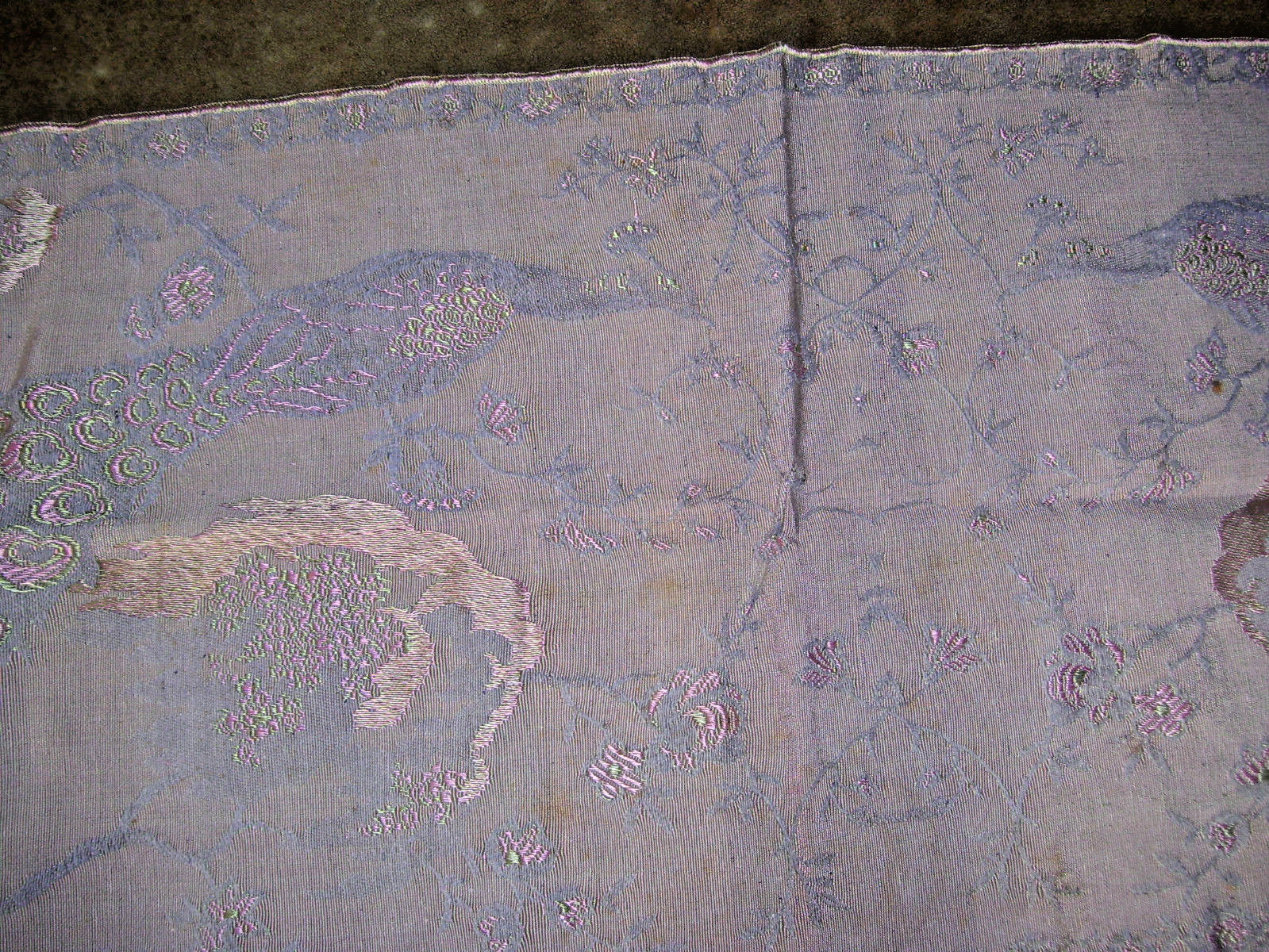 VINTAGE PEACOCK TABLE RUNNER PIANO SCARF SHIMMER AND SHINY