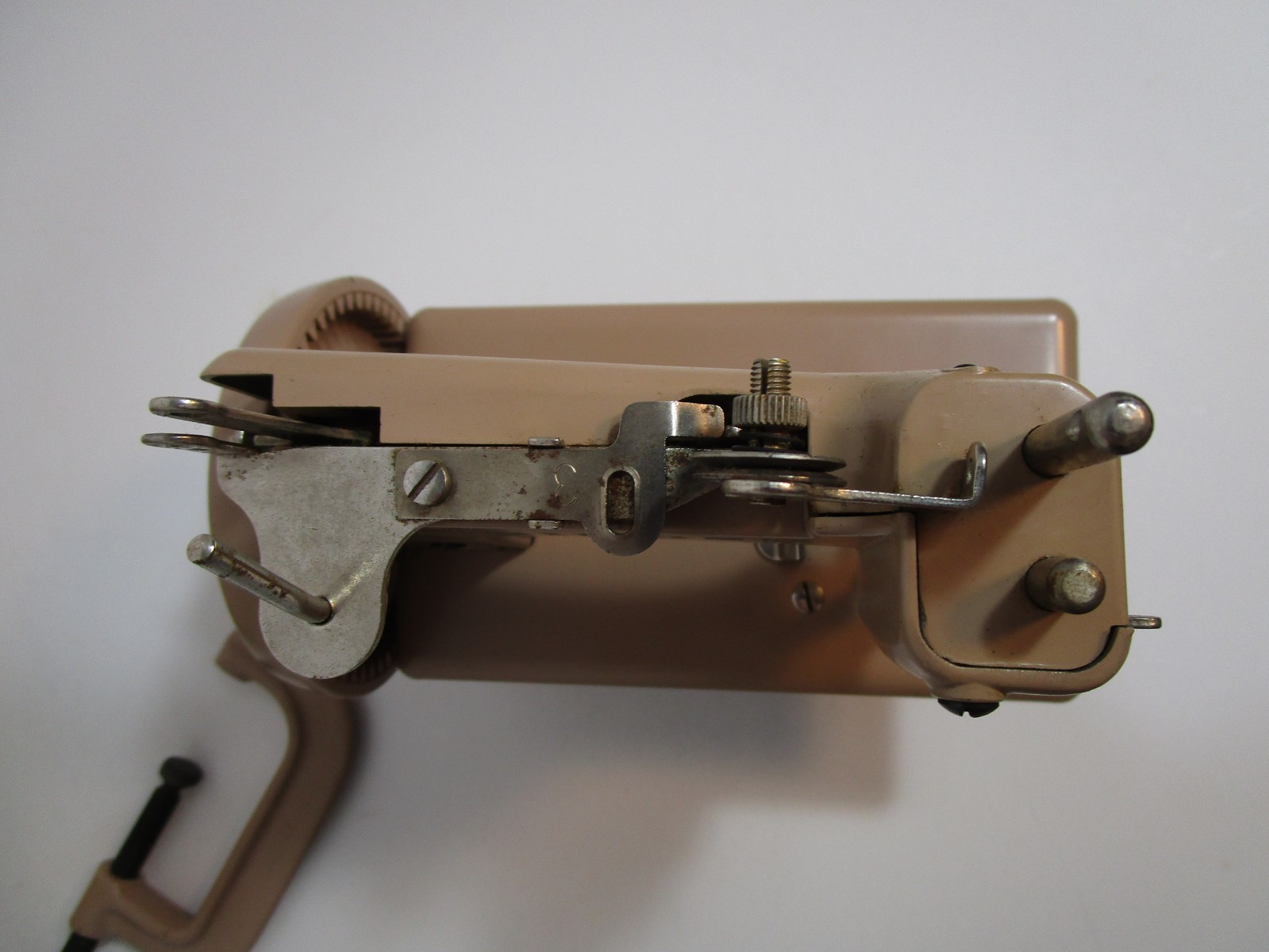 Vintage 1955 Child's Singer Model 20 Sewing Machine Sewhandy - Beige - Nice