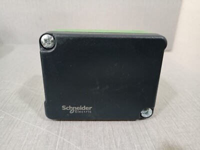LOT 2PCS. Schneider Electric STD100-200 5123008010 DUCT TEMPERATURE SENSOR