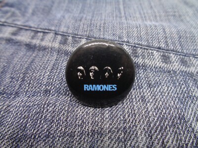 Official RAMONES Pin Badge Button (Round 25mm) Band Merchandise Punk Rock Music