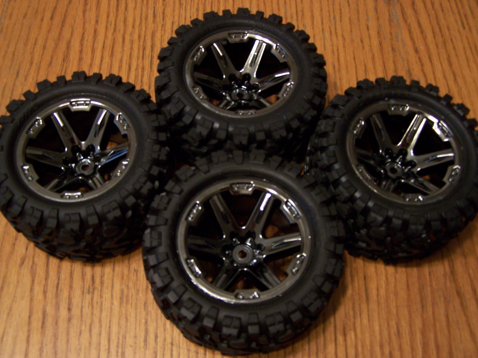 Fits Traxxas RUSTLER 4X4 VXL Talon Tires RXT Black Chrome Wheels 2.8 67076-4