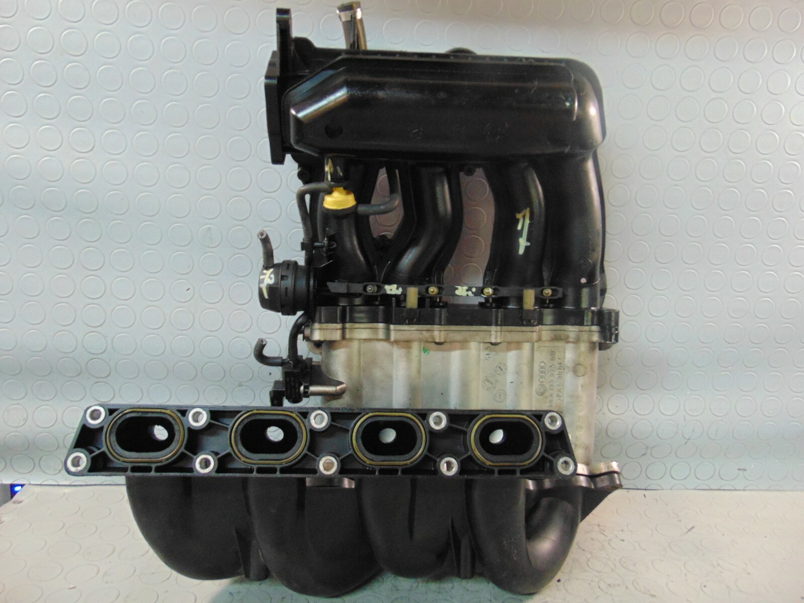 Collettore aspirazione VOLKSWAGEN AUDI SEAT SKODA 06A133925GB 06A133203E