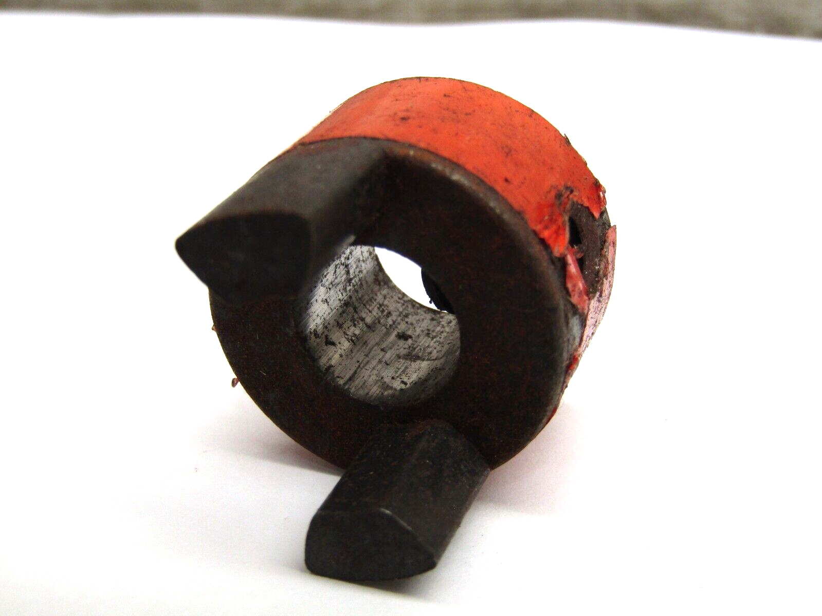 Lovejoy L-050 X .500 L050 X 1/2 Jaw Coupling Hub 1/2" Bore with Set Screw Used