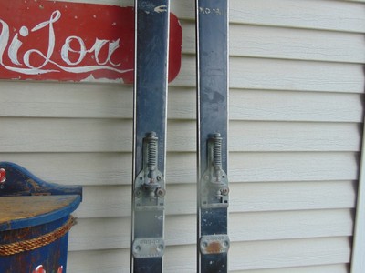 vintage    skis     75 