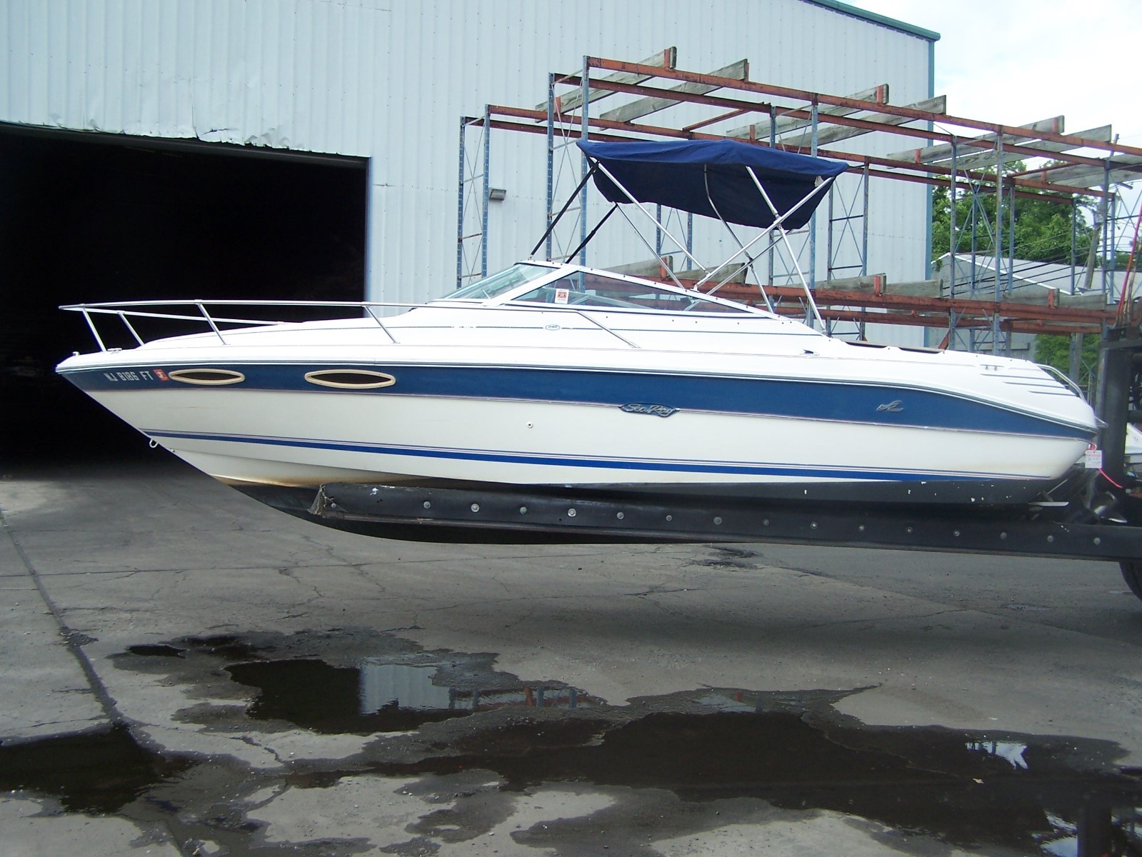Sea Ray 240 Cuddy Cabin