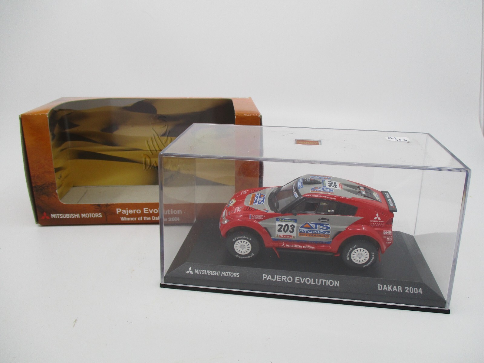 NOREV パジェロEVOLUTION 2004 DAKAR Diecast model cars Mitsubishi Pajero 1/18 Solido evolution