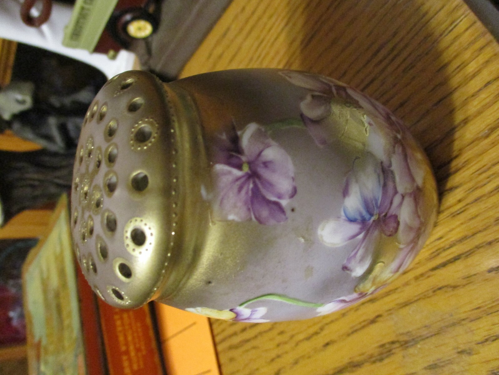 ANTIQUE VINTAGE HANDPAINTED GOLD PURPLE PANSY SUGAR SHAKER MUFFINEER HATPIN HOLD