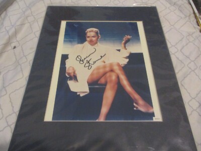 SHARON STONE AUTOGRAPHED BASIC INSTINCT PHOT SITTING IN THE CHAIR