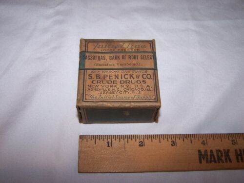 Antique - Initial Line S.B. PENICK - SASSAFRAS BARK OR ROOT Crude Drugs - Box