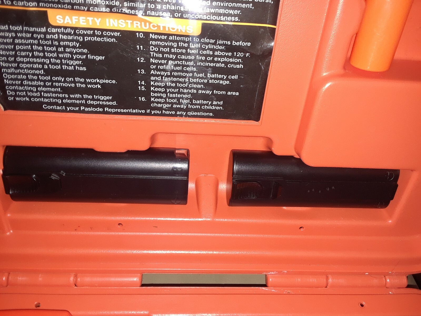 Paslode IM 250II 16 Ga Cordless Finish Nailer, Case and accessories