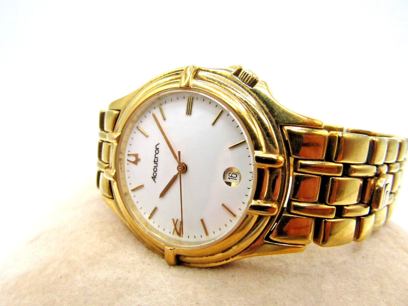 Vintage Bulova Accutron 27B09 Watch Solid Gold Signet on