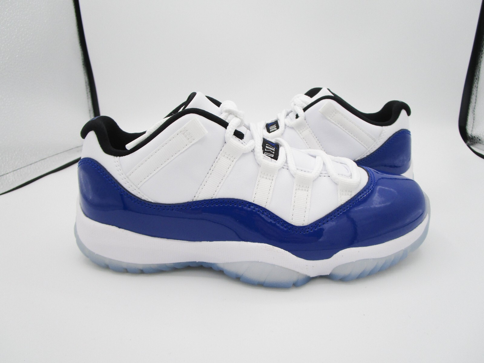 Nike Air Jordan 11 Retro Low White Womens 7.5 Blue White Nike Air Jordan 11 Retro Low White Womens 7.5 Blue White