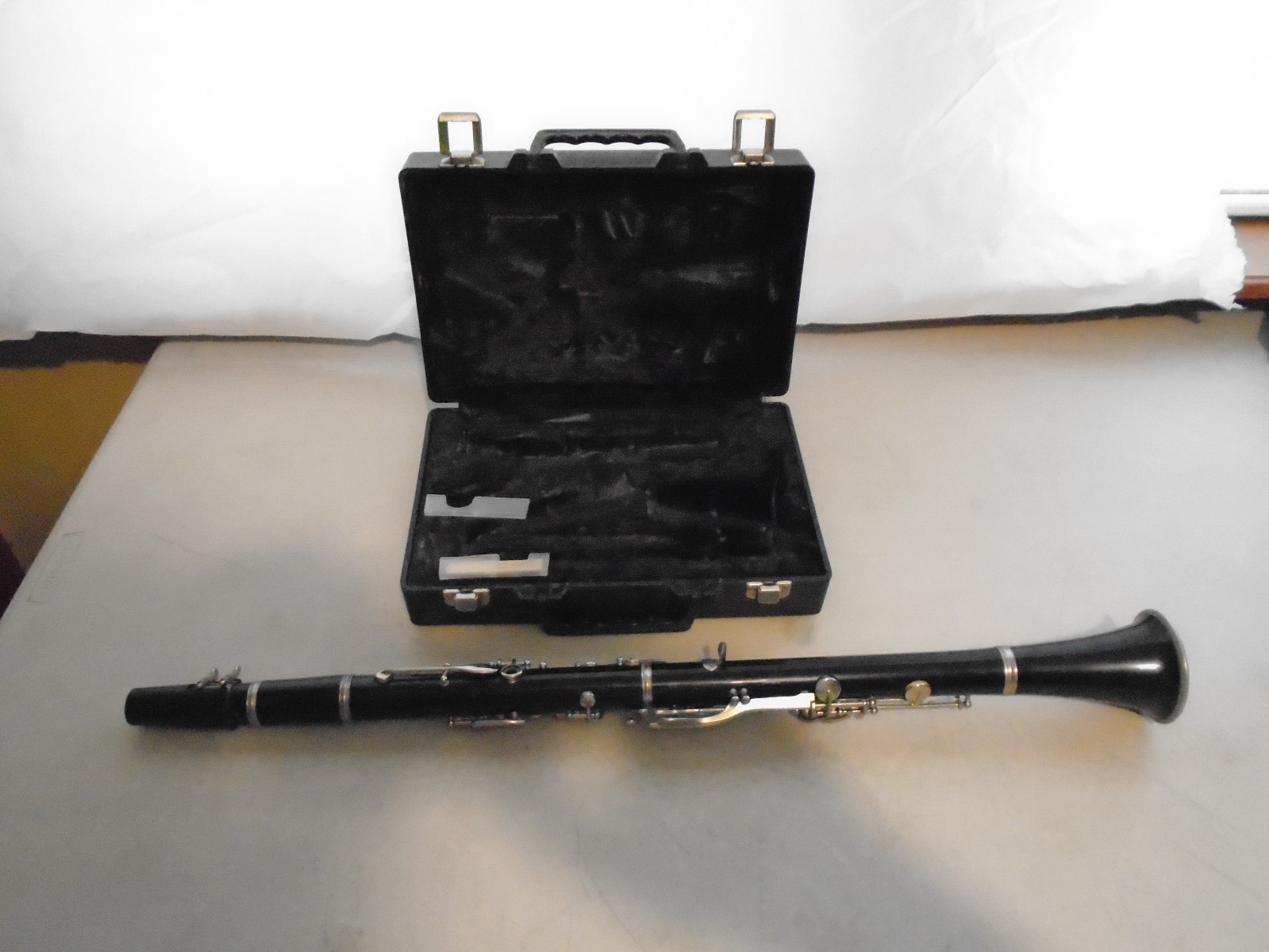 SELMER- BUNDY RESONITE CLARINET WITH CASE S/N 1306603