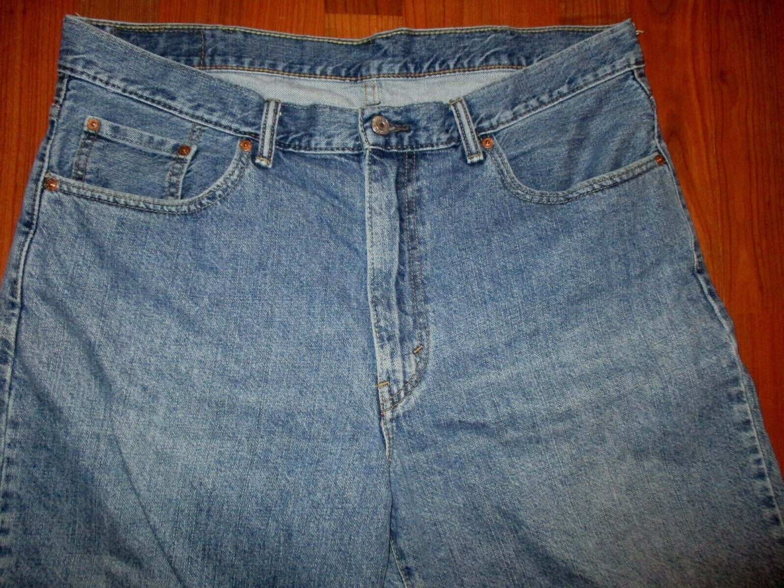 Very Nice Men's Levi's 550's  Denim Blue Jean Shorts Size 38 Relaxed Fit Red Tab