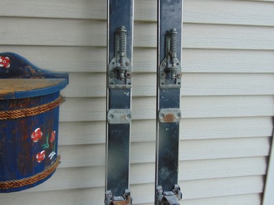 vintage    skis     75 