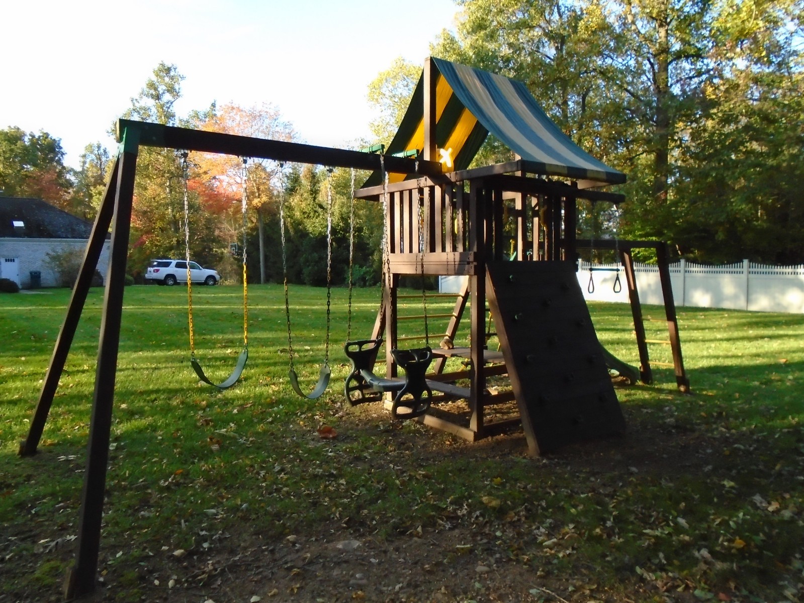 EASTERN JUNGLE GYM SWINGSET
