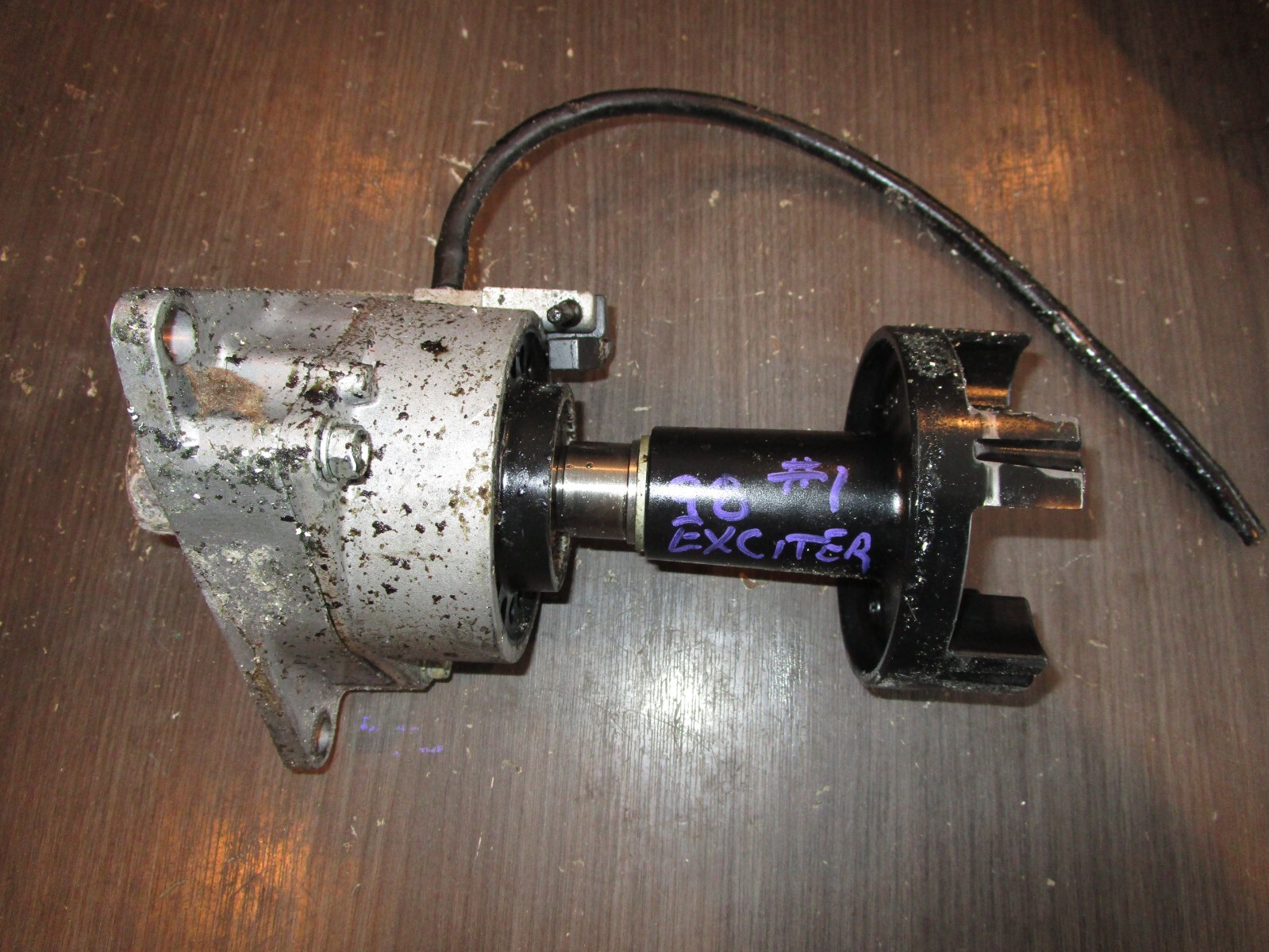 98 YAMAHA EXCITER TWIN 270 MID SHAFT BEARING HOUSING #1 61X