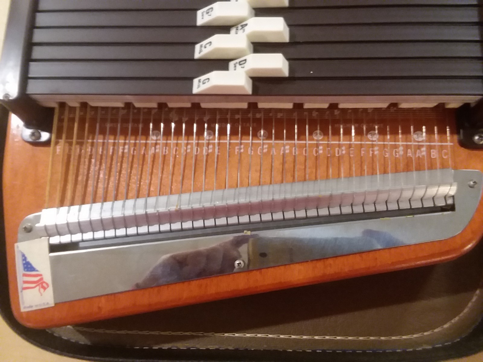 VINTAGE AUTOHARP, OSCAR SCHMIDT 15 PUSH BUTTON KEYS With CASE