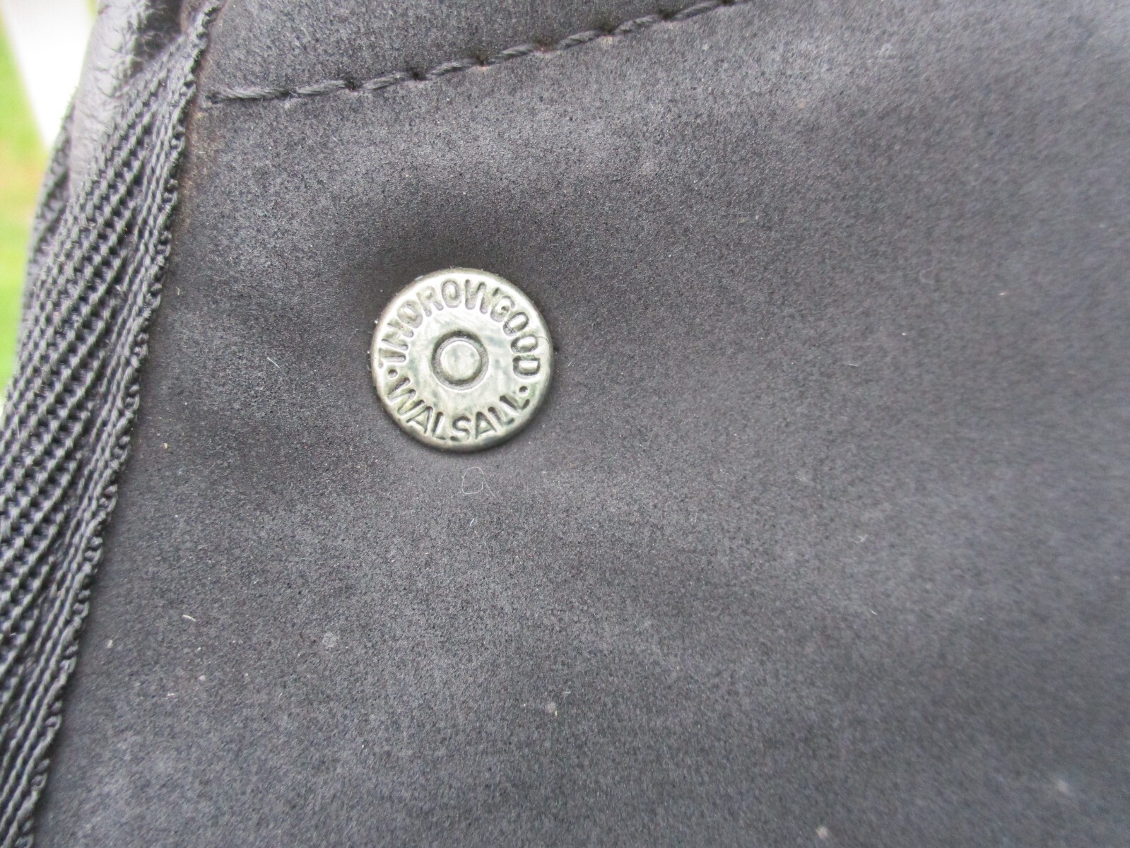 17'' MEDIUM THOROWGOOD ULSTER CC JUMP ENGLISH SADDLE w  LEATHERS &  IRONS