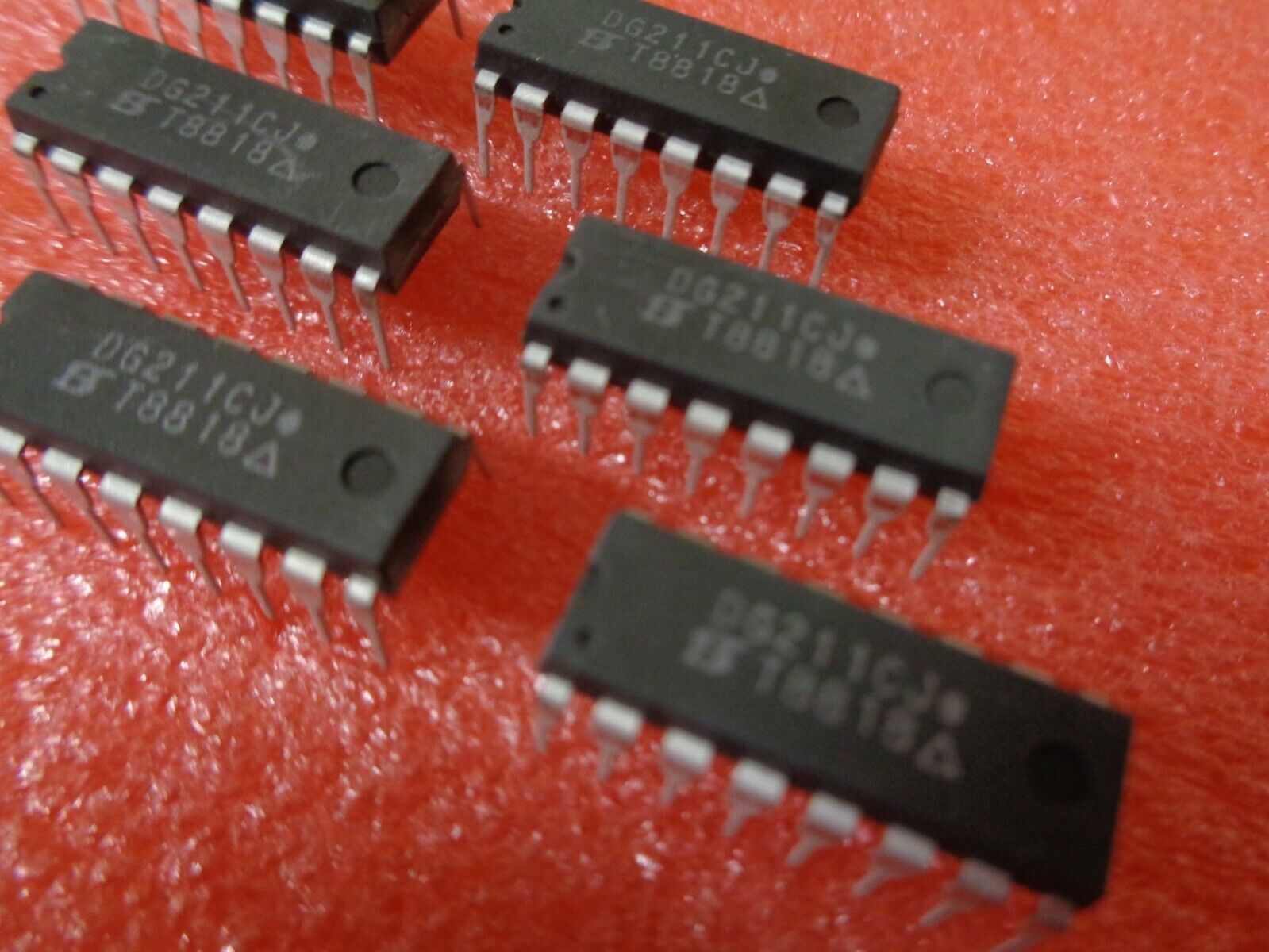 3 x DG211CJ ORIGINAL VISHAY / INTERSIL PDIP-16 Switch ICs 3 x DG211CJ ORIGINAL VISHAY / INTERSIL PDIP-16 Switch ICs