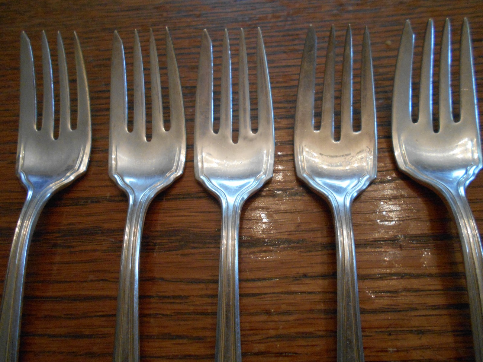 5 Rogers 1915 SALEM Pattern Salad or Dessert Forks Oneida Silverplate 846
