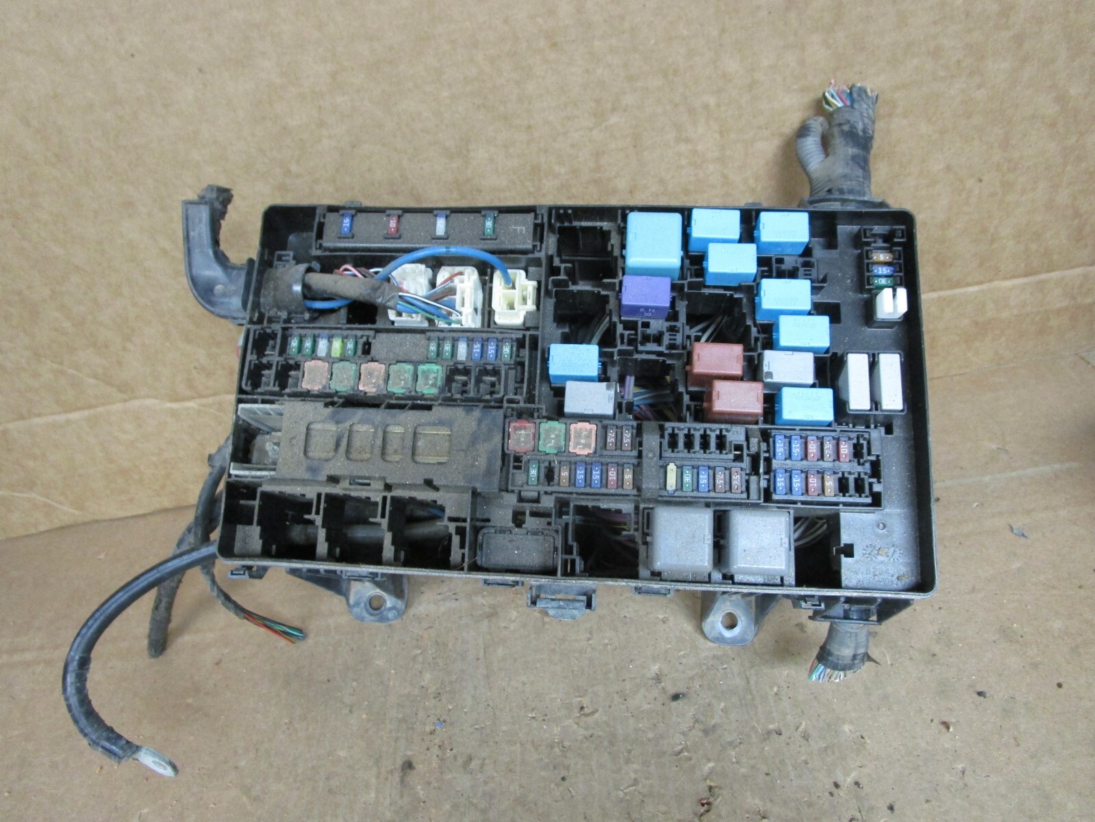 Ruki スレッジファイア 09 10 11 Toyota Sequoia Engine Fuse Box Relay Junction Block