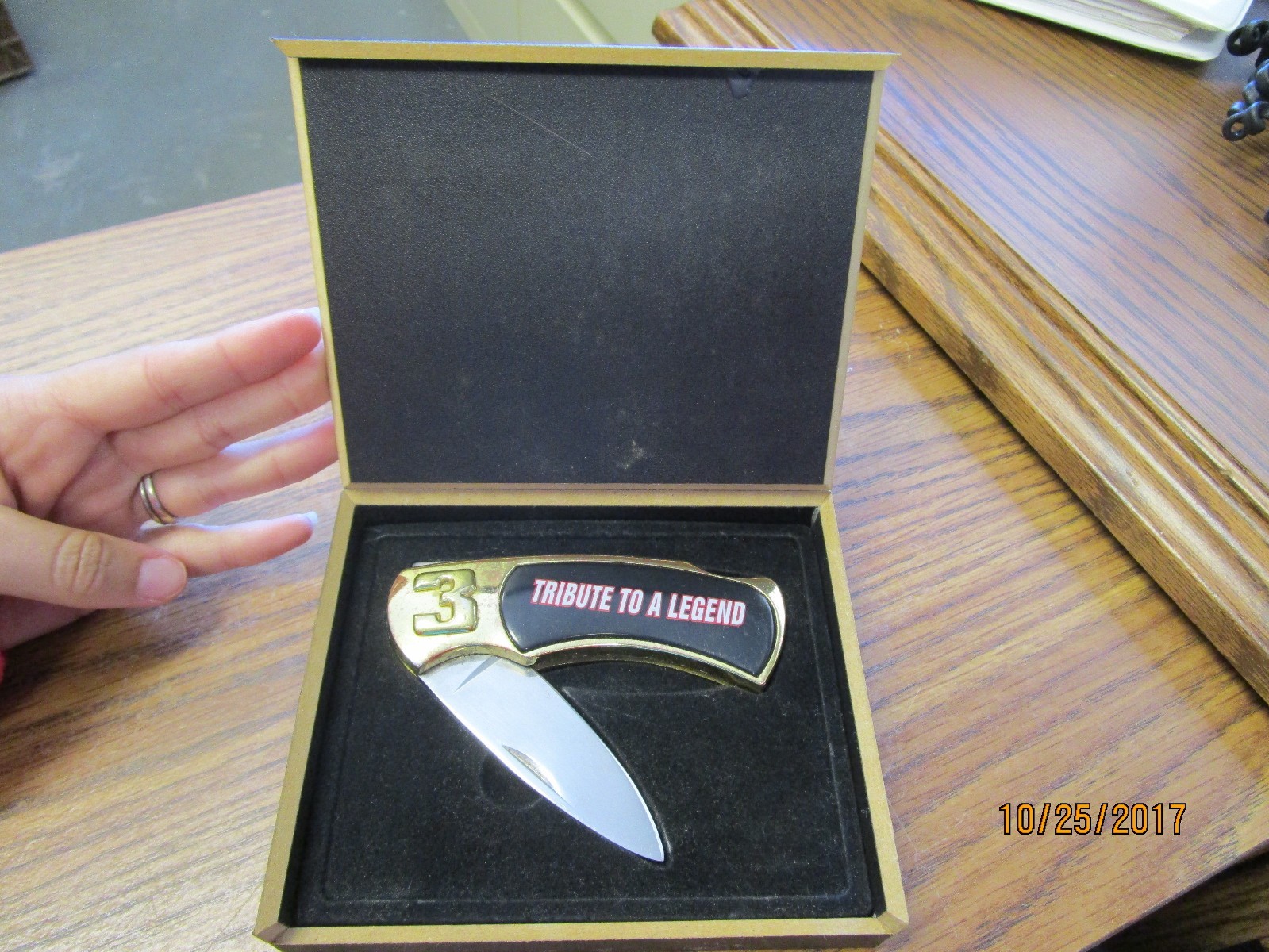 希少　USA willcox博物館　インディアン　限定品　ダガー　ナイフ　飾り物 Dale Earnhardt #3 Tribute to a Legend Pocket Knife in wooden case