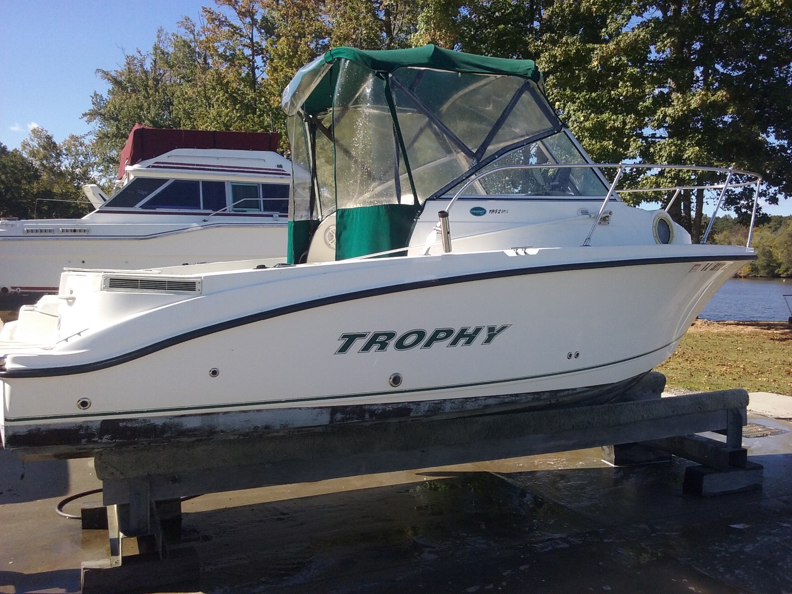 2005 Bayliner Trophy 19' Walk Around Cuddy (like Sea Ray , Chaparral) best offer