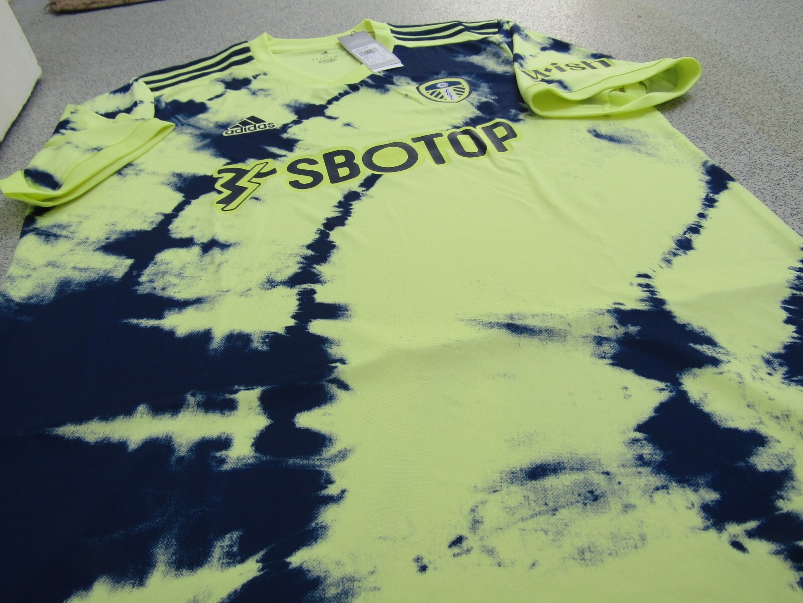 Official adidas Leeds United FC Men's Away Shirt 2022/23