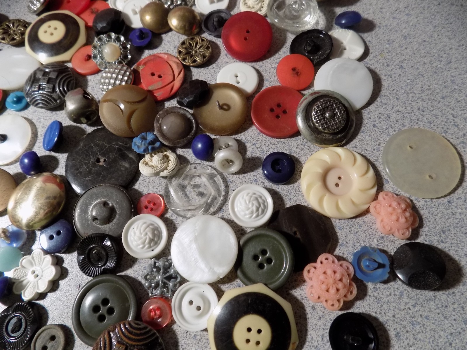 100 +Lot Vintage Antique Rhinestone Glass Plastic Metal Estate Buttons CHARMS