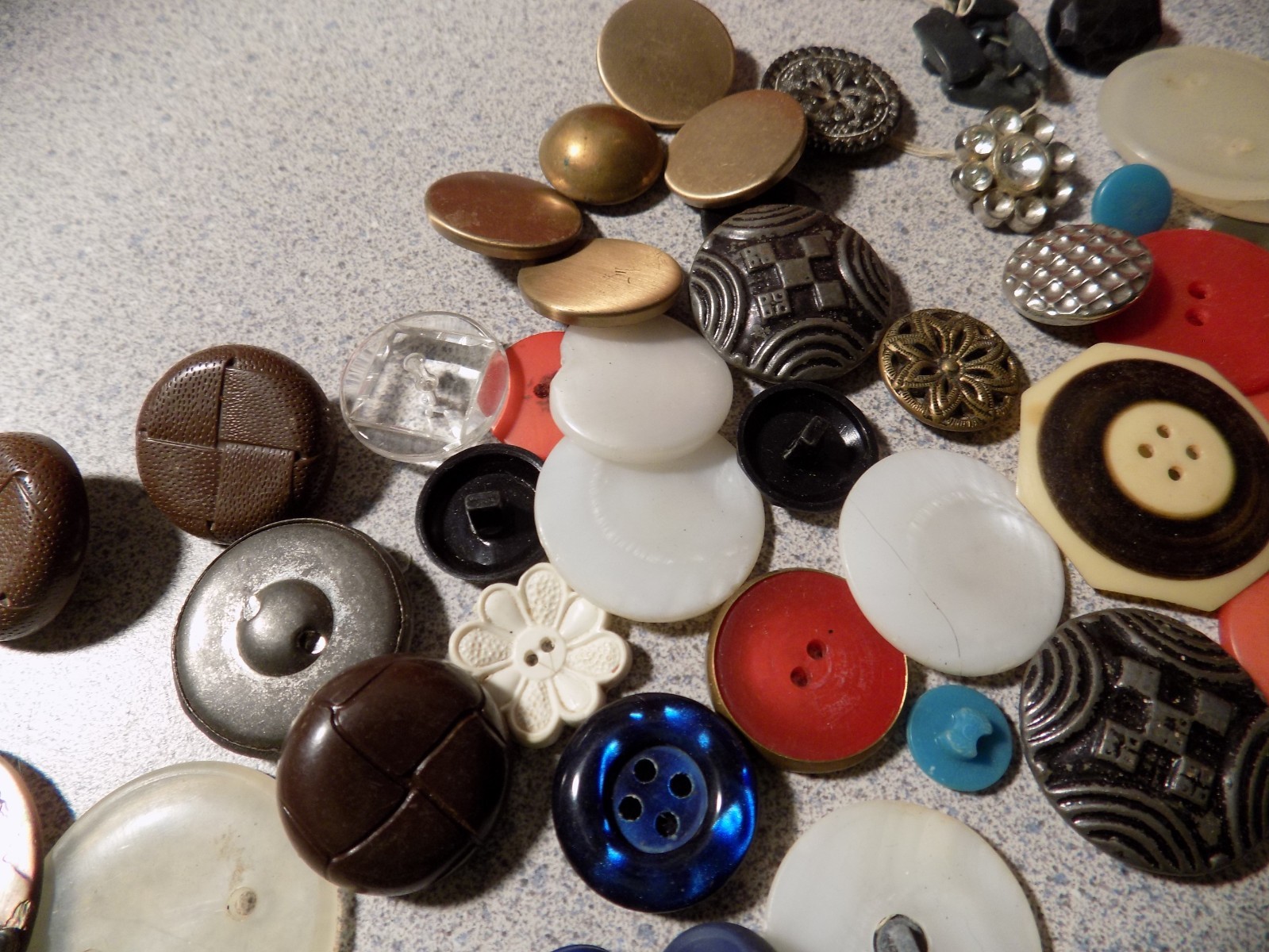 100 +Lot Vintage Antique Rhinestone Glass Plastic Metal Estate Buttons CHARMS