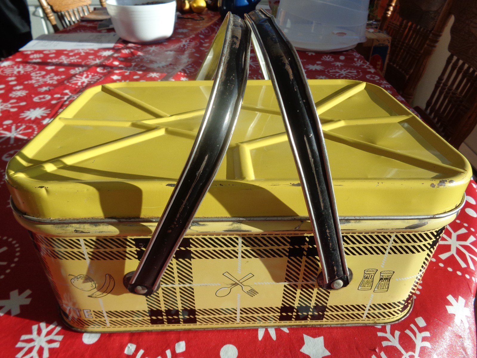 Vintage USA Retro Yellow Plaid Metal Picnic Basket W/Handles For Trailer/Kitchen
