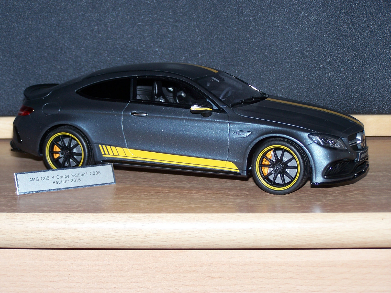 Mercedes-Benz C63 S  AMG Coupé  Edition 1   1:18  Minichamps   OVP