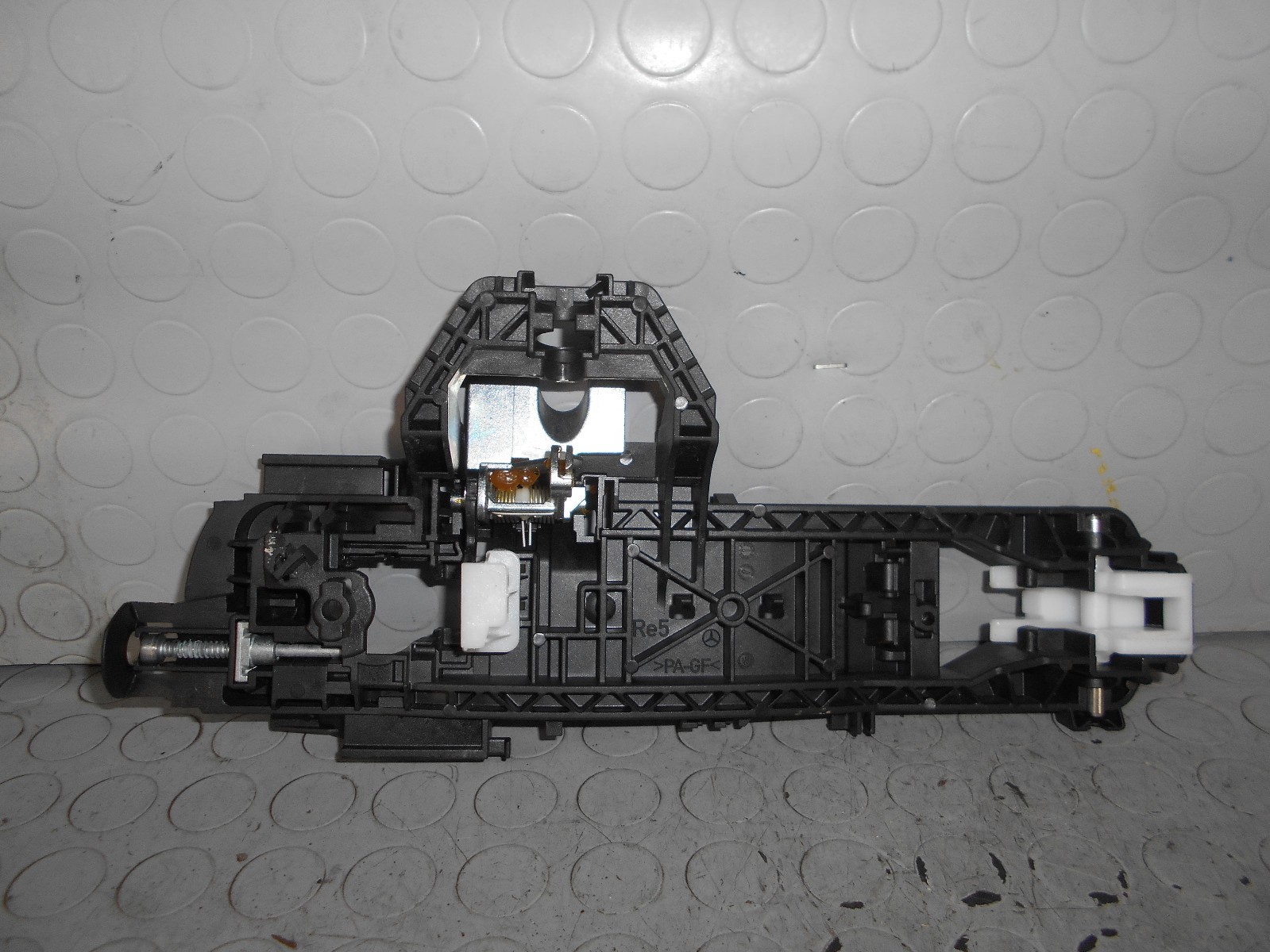 Maniglia posteriore destra MERCEDES A2047601634 (2014)