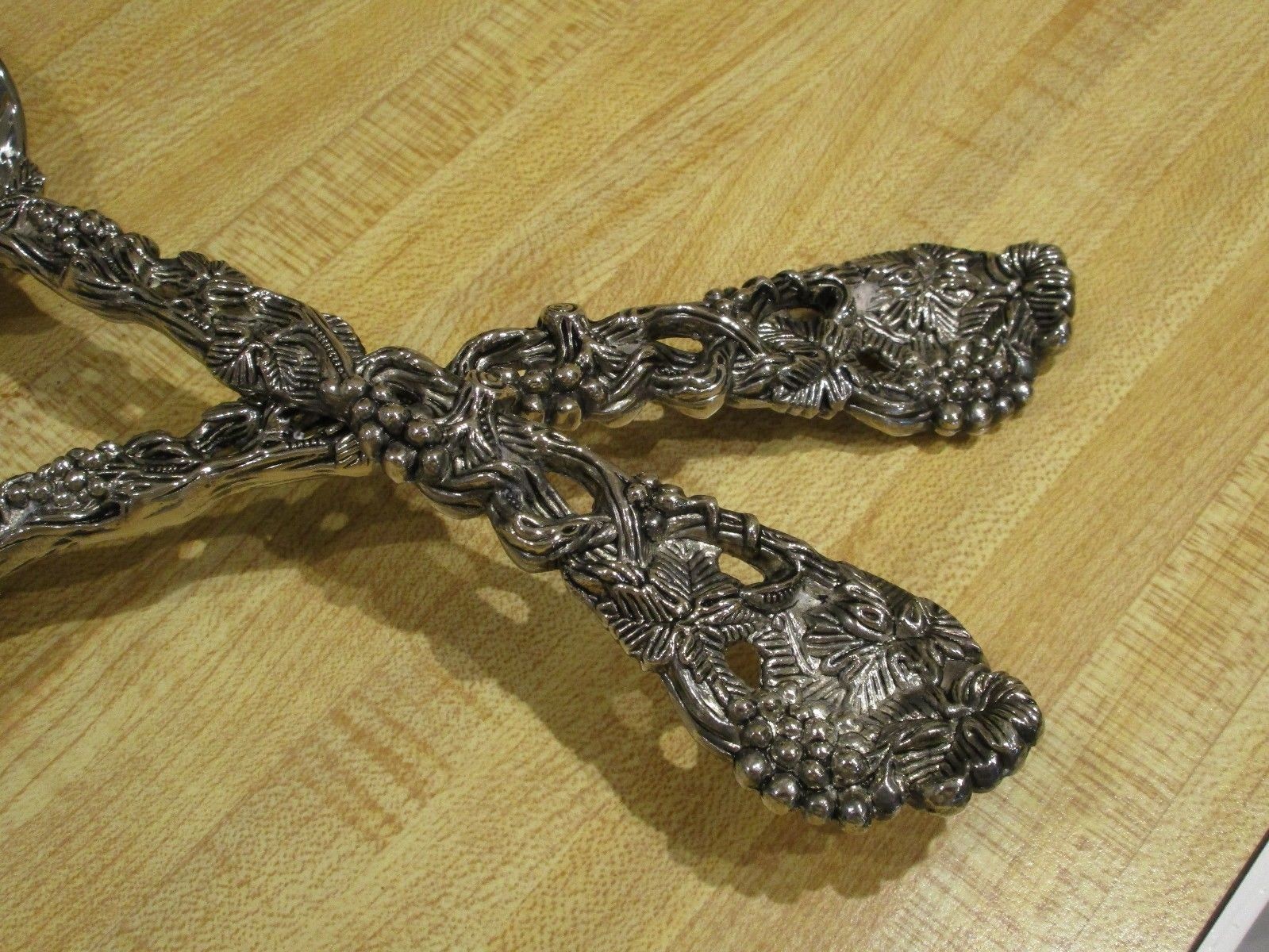 Godinger Ornate Pierced Vineyard w/Grapes Silverplate Serving Spoon & Fork Salad