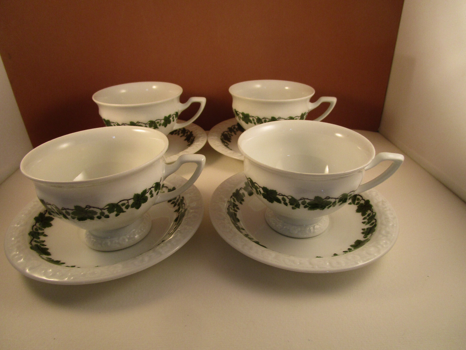 Of 4 Tea Cups & Saucers B