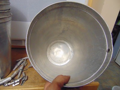 100 maple syrup aluminium sap buckets  +100 lids covers + 100 taps spiles spouts