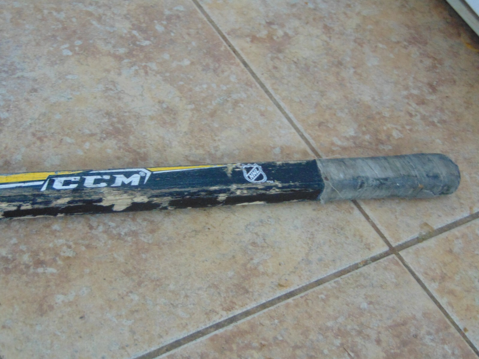 vintage,   wooden  hockey  stick  -  ccm   nice    nice   #  7050