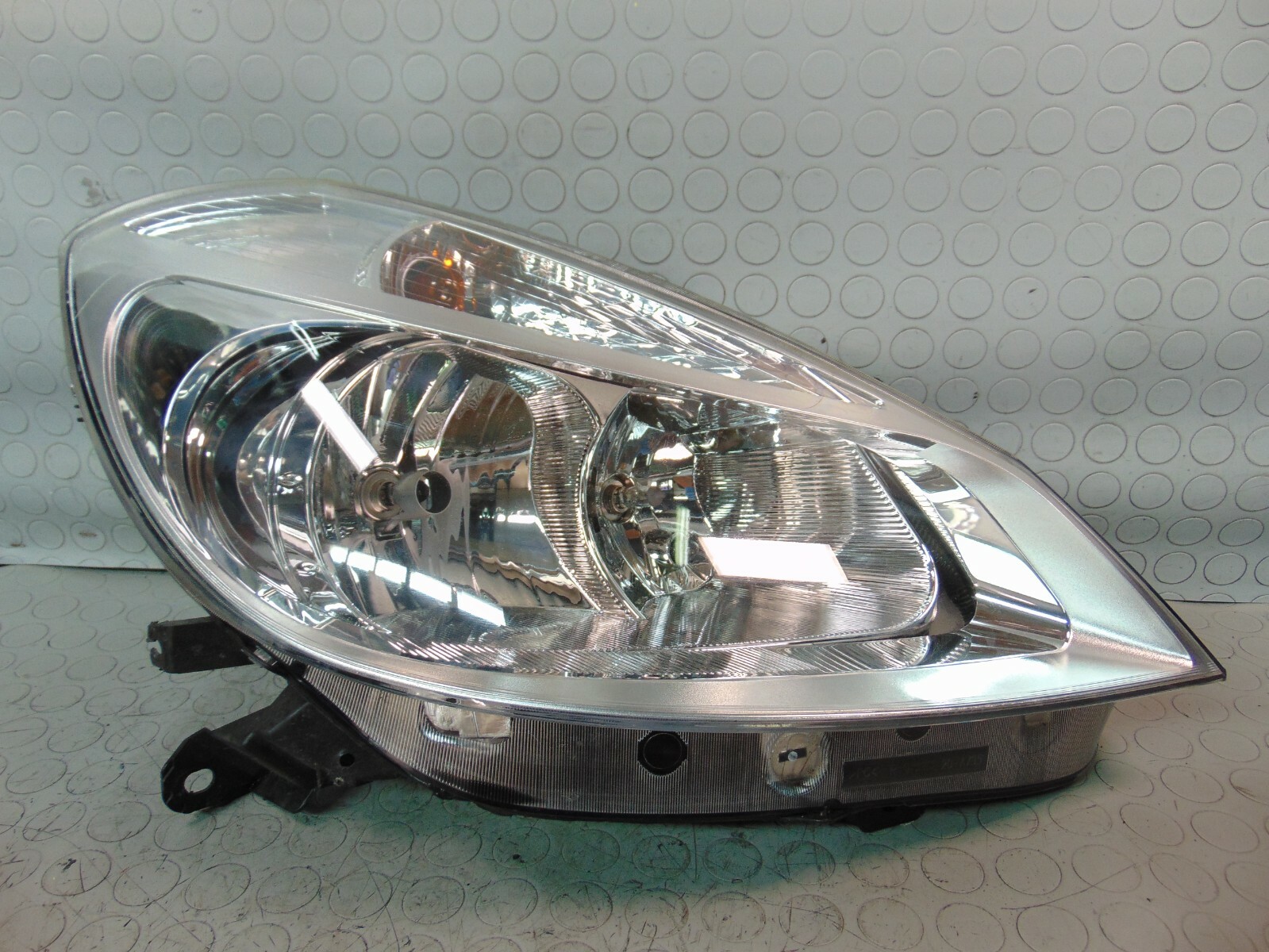 Fanale anteriore destro RENAULT CLIO III 2012 TYC NON ORIGINALE