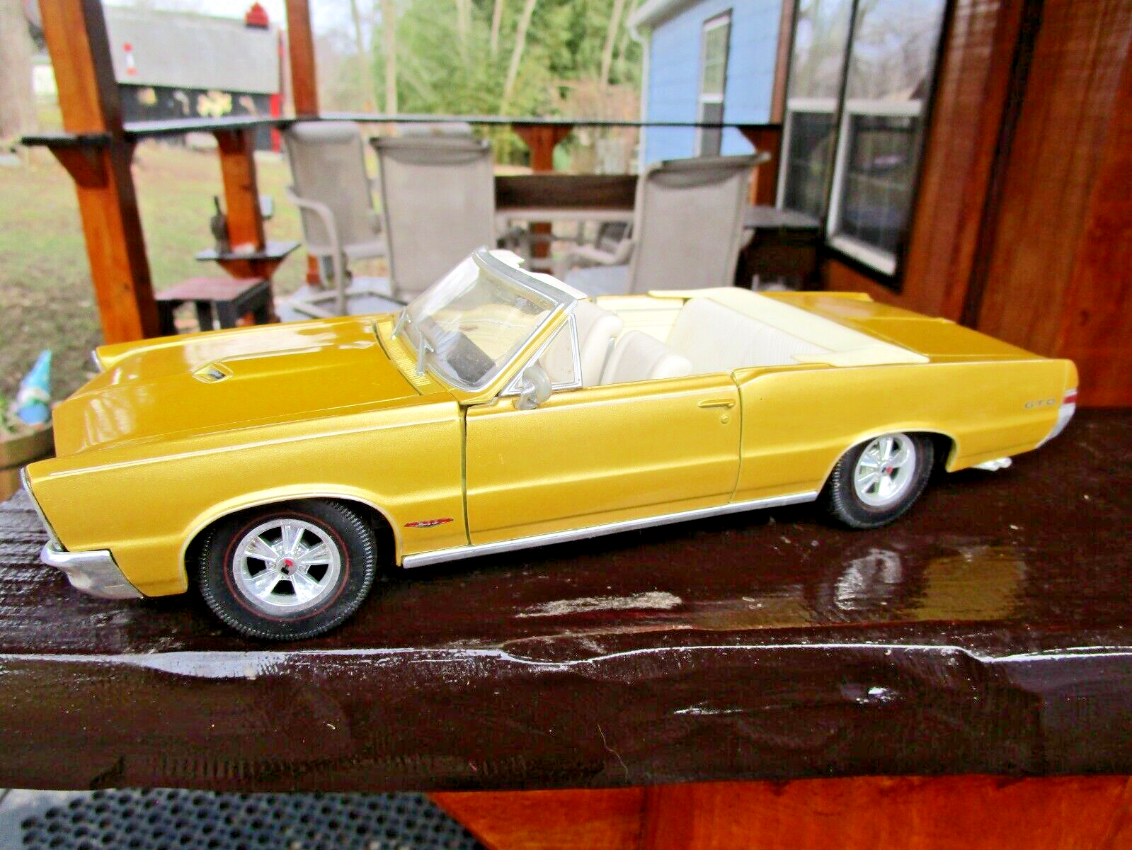 Beautiful Gold 1965 GTO Convertible 1/18 Die Cast Toy car