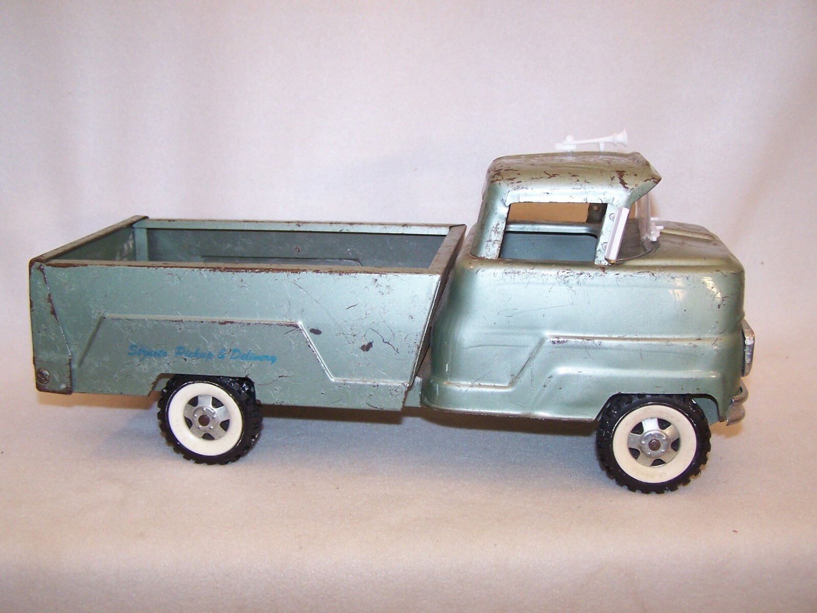 ミニカー STRUCTO MFG .CO vintage 1960 Structo Car Carrier w four Cars & original box