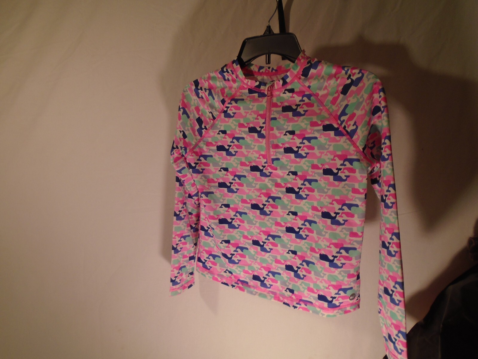 (取寄) ヴィンヤードヴァインズ レディース ガーメントダイ ビンテージ ホエール Tee vineyard vines Women's Heritage Long-Sleeve Tee, Flamingo at