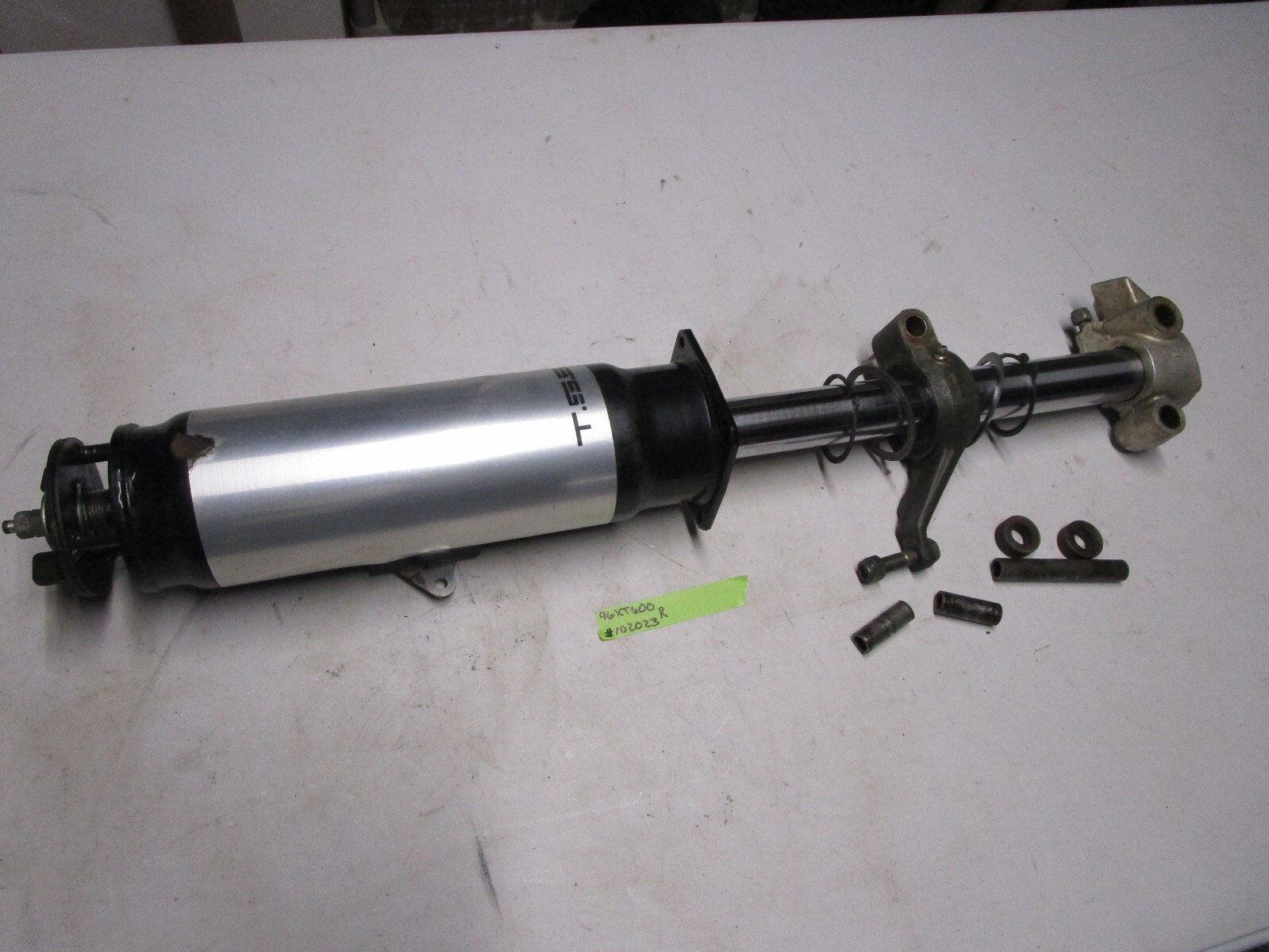 1996 Yamaha VMax 600 XT Snowmobile Right Side Shock Strut 1996 Yamaha VMax 600 XT Snowmobile Right Side Shock Strut