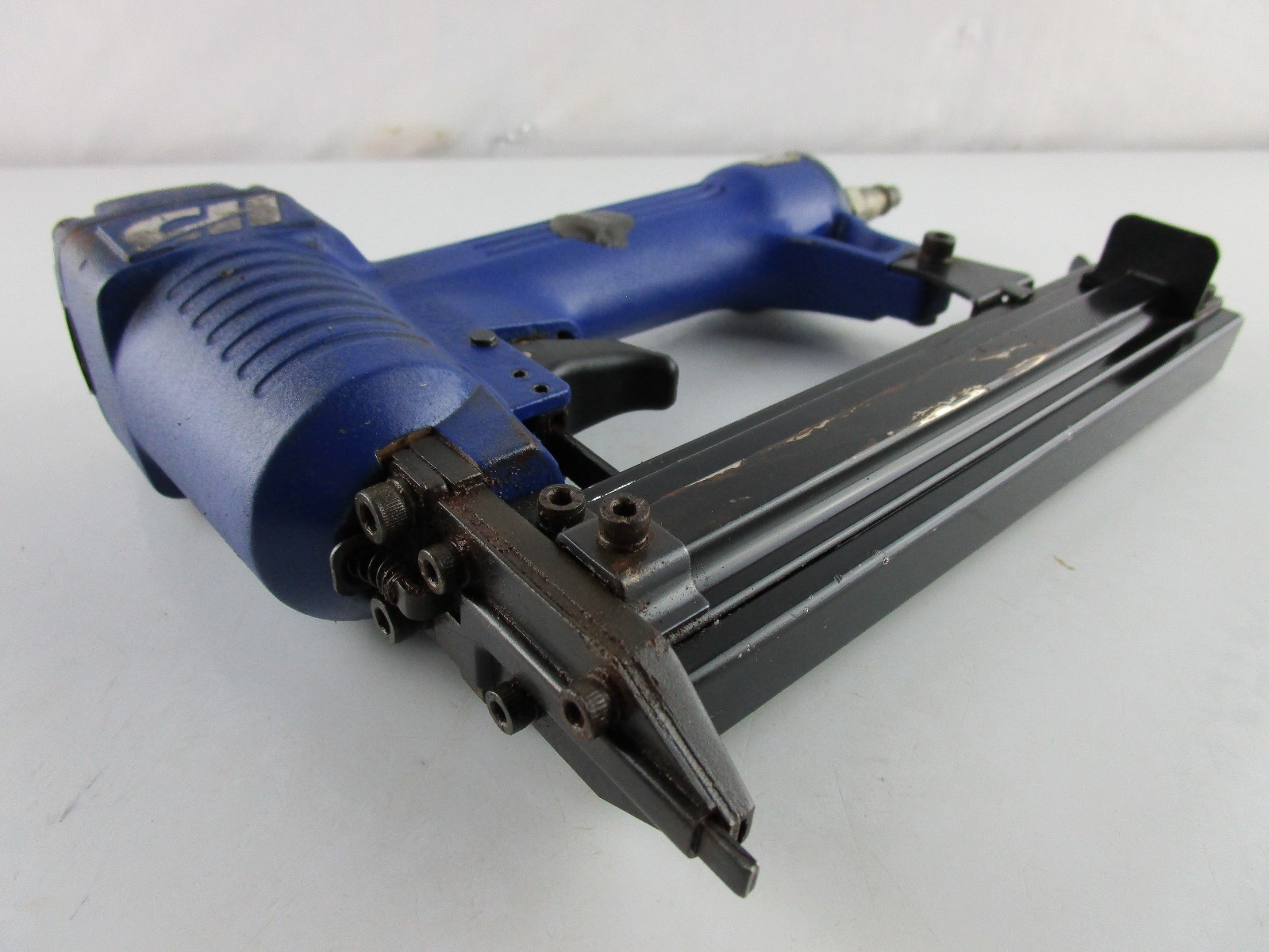 Campbell Hausfeld Model NB003004 Brad Nailer 1-1/4 with Case (For Parts)