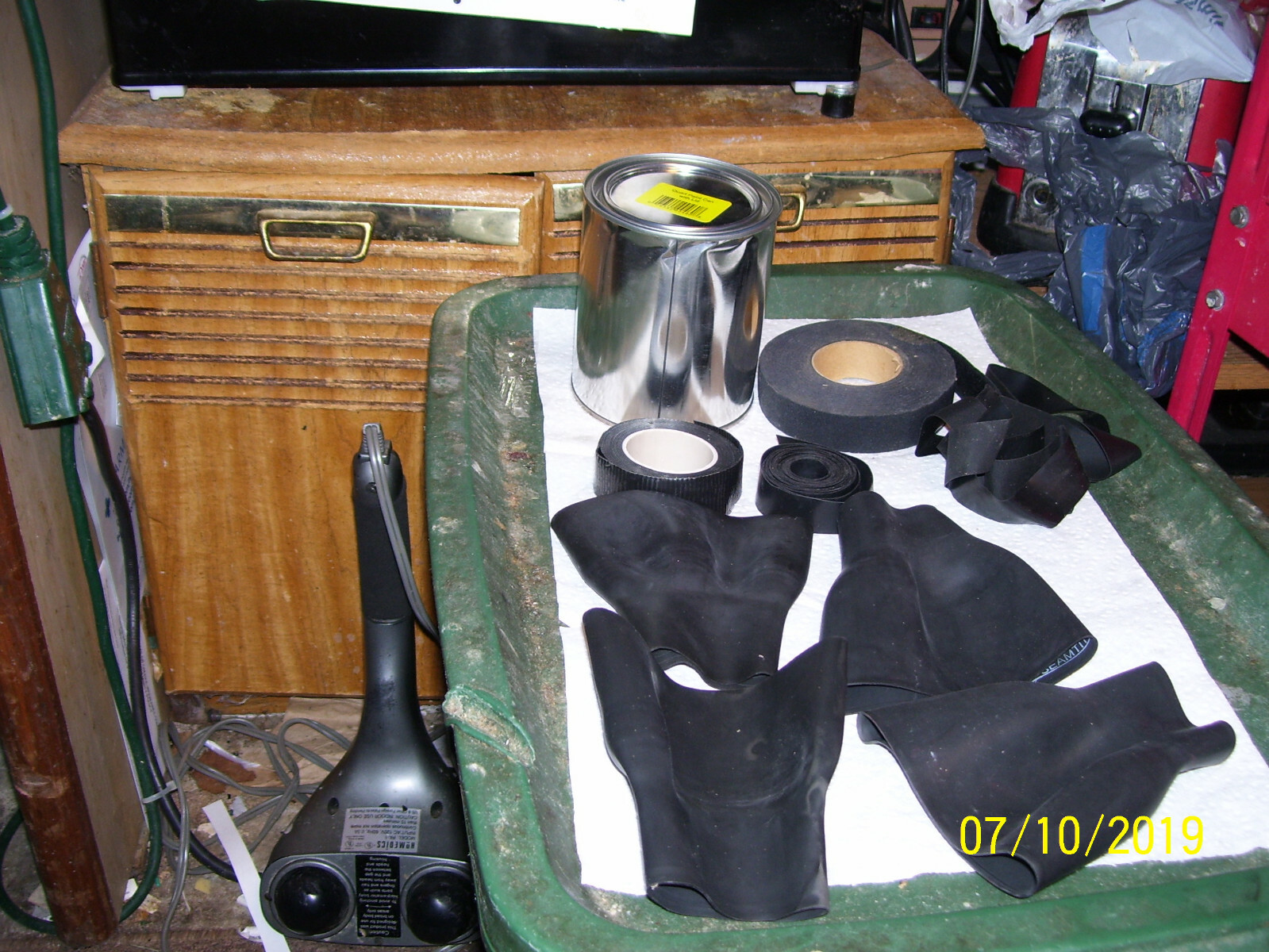 SCUBA DIVING DRY SUIT REPAIR KIT WITH GLUE AND 2 PR RUBBER WRIST SEALS